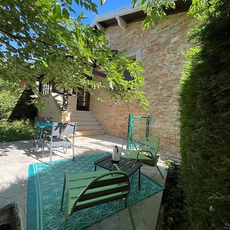 Maison Au Pied De La Roche Solutré-Pouilly Exteriör bild